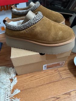 Koolaburra by Uggs Burree platform slippers size 6 New in box