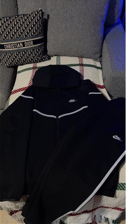 Reflective black nike tech set