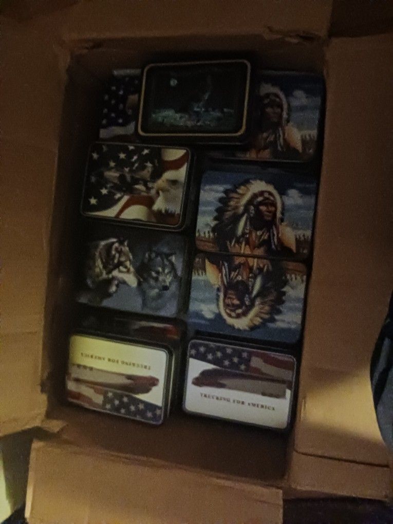 10 Boxes With Custom Knives And Lighters