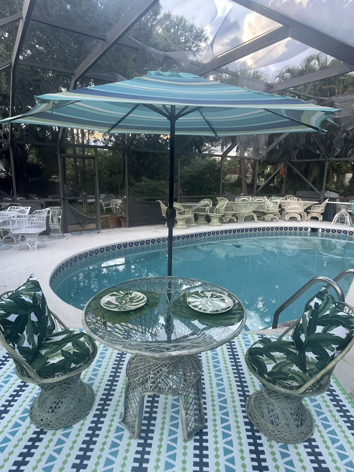 MCM Tommy Bahama-Style Woodard Bistro