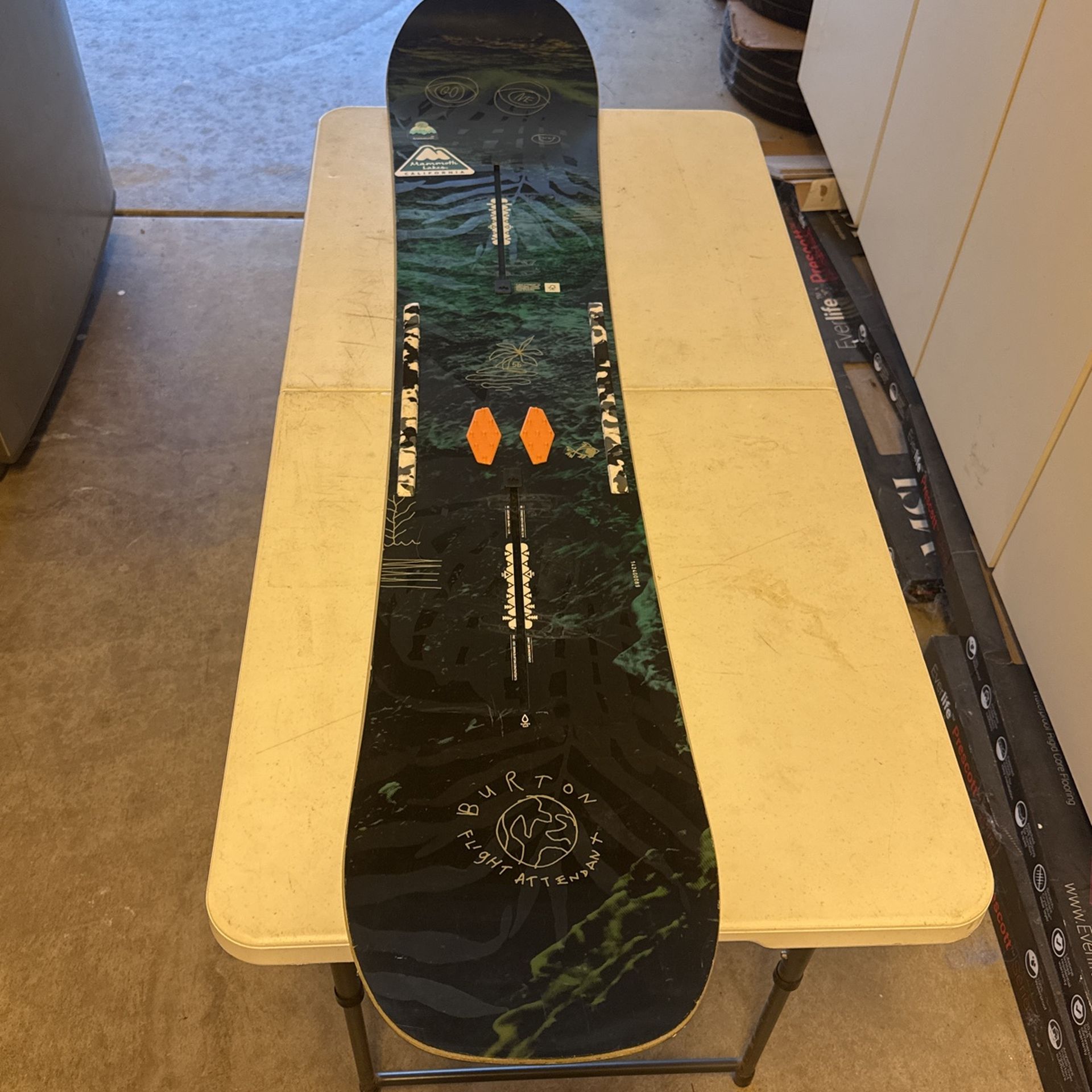 Burton Flight Attendant 156.