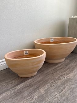 Set Of 2 Nesting Oval Terracotta Footed Planters