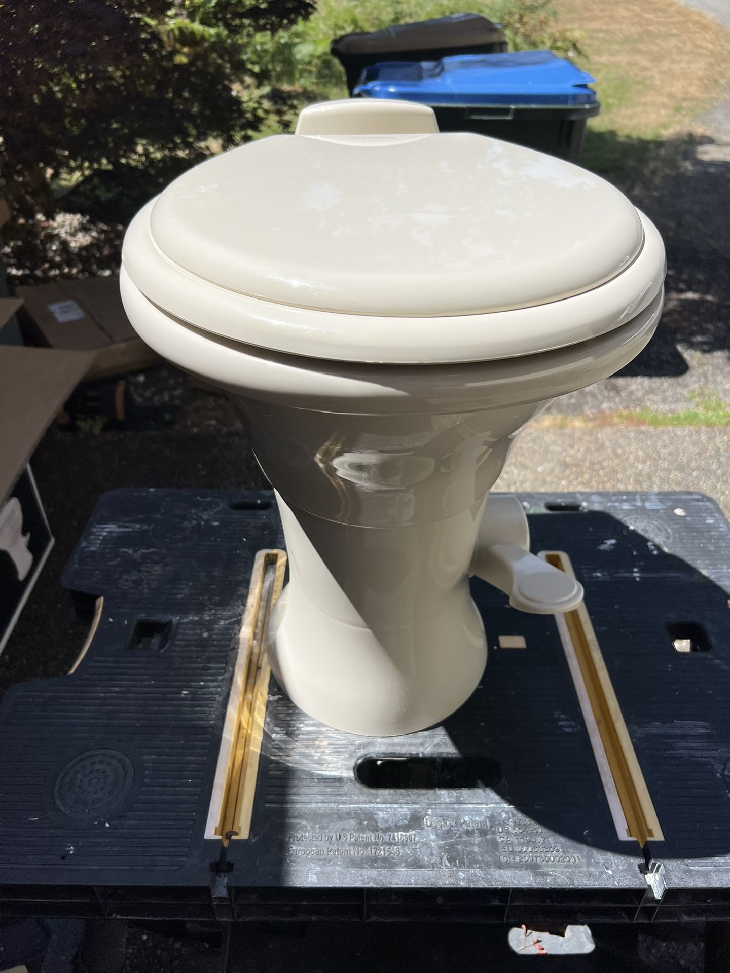 Dometic 310 RV Toilet