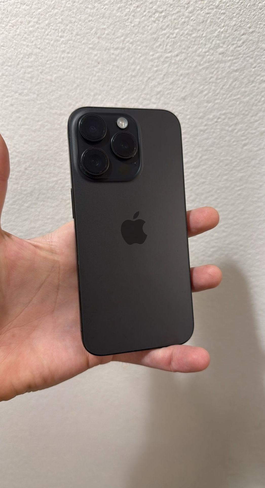 Apple iPhone 15 Pro AT&T / Cricket 128gb Black Color Great Condition