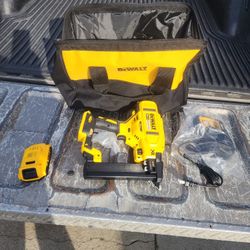 DEWALT
20V MAX XR Lithium-Ion Cordless 18-Gauge Narrow Crown Stapler Kit with 2.0Ah Battery, Charger and Contractor Bag