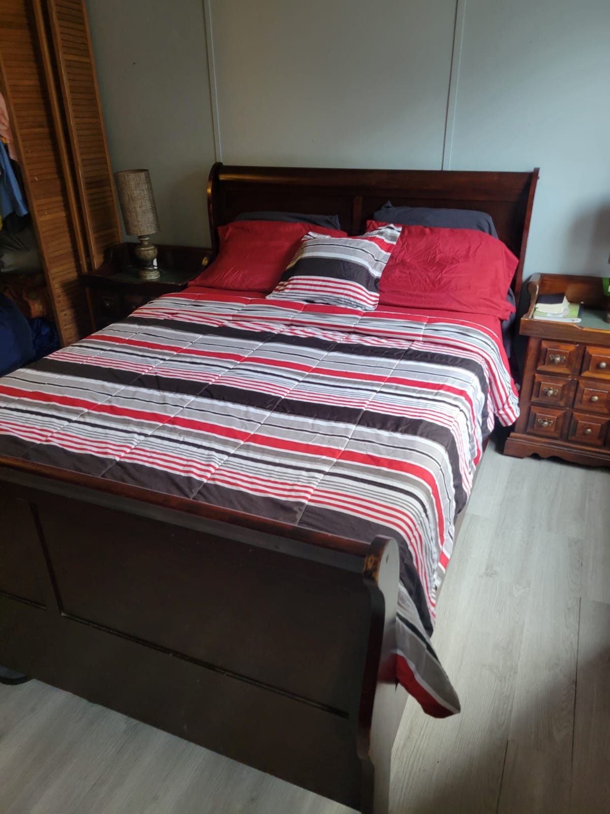 Bedroom Set for Sale – Solid Wood