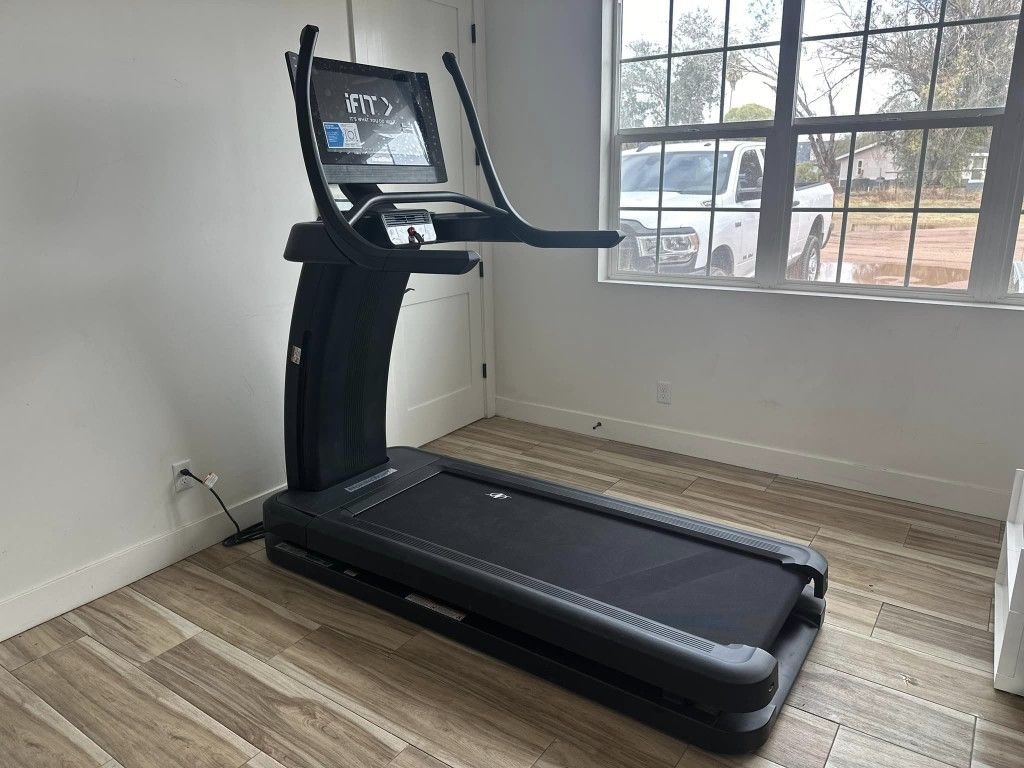 NEW NordicTrack X22i Elite Commercial Treadmill