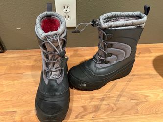 Boys The North Face Winter Snow Boots Size 6 - Worn a Few Times