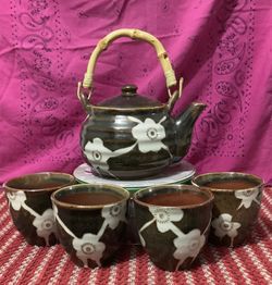 ASIAN TEAPOT & CUPS SET WITH BAMBOO HANDLE