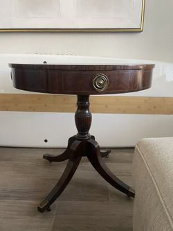 Mid Century Round Drum  Single Drawer Table  L@@k