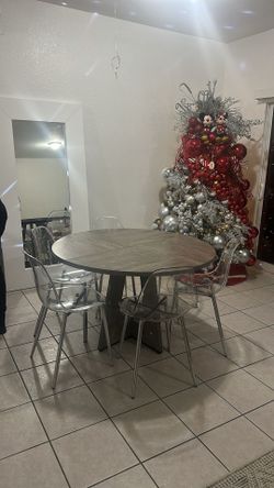 Mesa y sillas 6