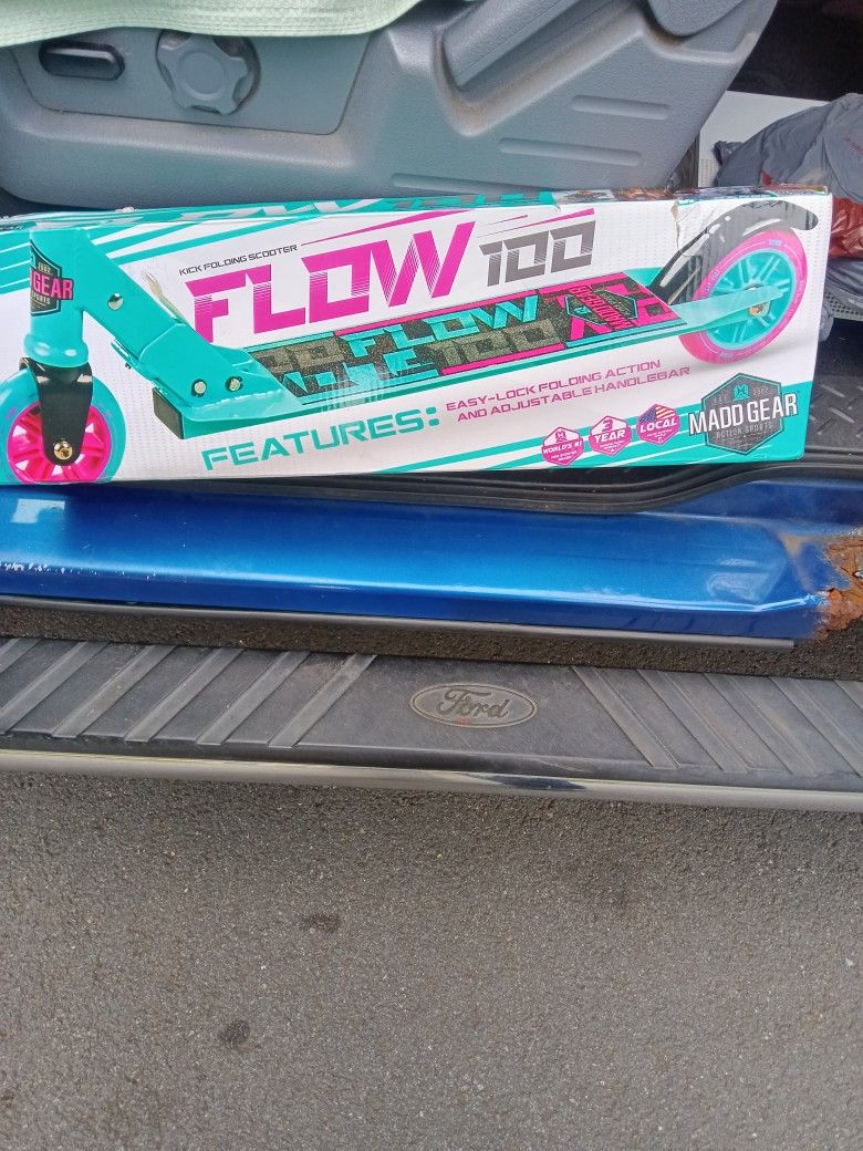 F L O W - 100 Two-wheel Scooter