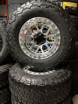 Bendo Un Set De Rines Nuevos Con Llantas Usadas Para Toyota Tacoma Chevy Silverado 