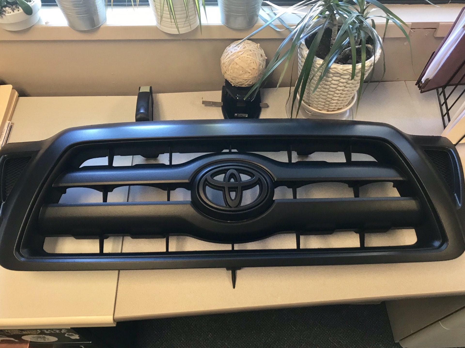 2006 Toyota Tacoma Grill - Black Plasti Dip