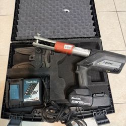 Chibro UAP4LCHIUS i-press battery-powered pipe pressing tool kit