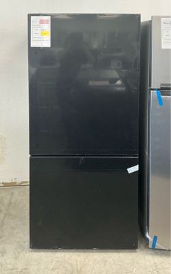 Hisense 17.2 cu. ft. Counter-Depth 32-in Bottom-Freezer Refrigerator