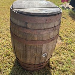 Authentic Wooden Whiskey-Style Barrel with Lid