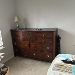 Dresser w/mirror