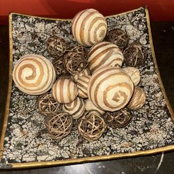 Centerpiece/Dish With Decorative Balls