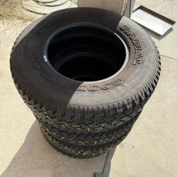 235 75R15 Wrangler Goodyear 105S