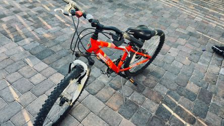 Diamondback orange mountain bike