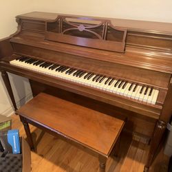 (FREE) Story & Clark Grand Piano
