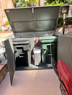 Storage shed / trash can holder