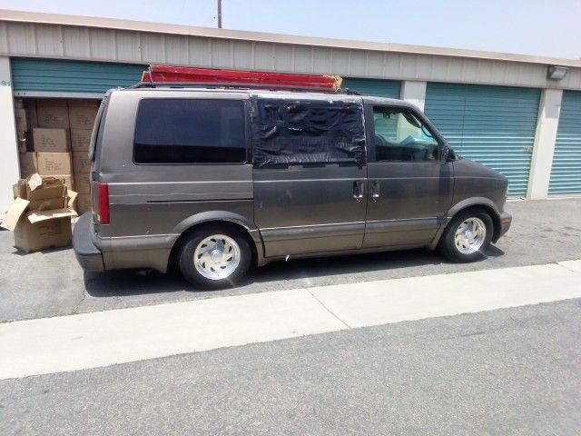 99 Chevy Astro Van I'm Asking A Thousand Bucks It Needs Work Tune Up Spark Plugs Oil No Interior And It Has A Broken Window I Mean By Interior No Back