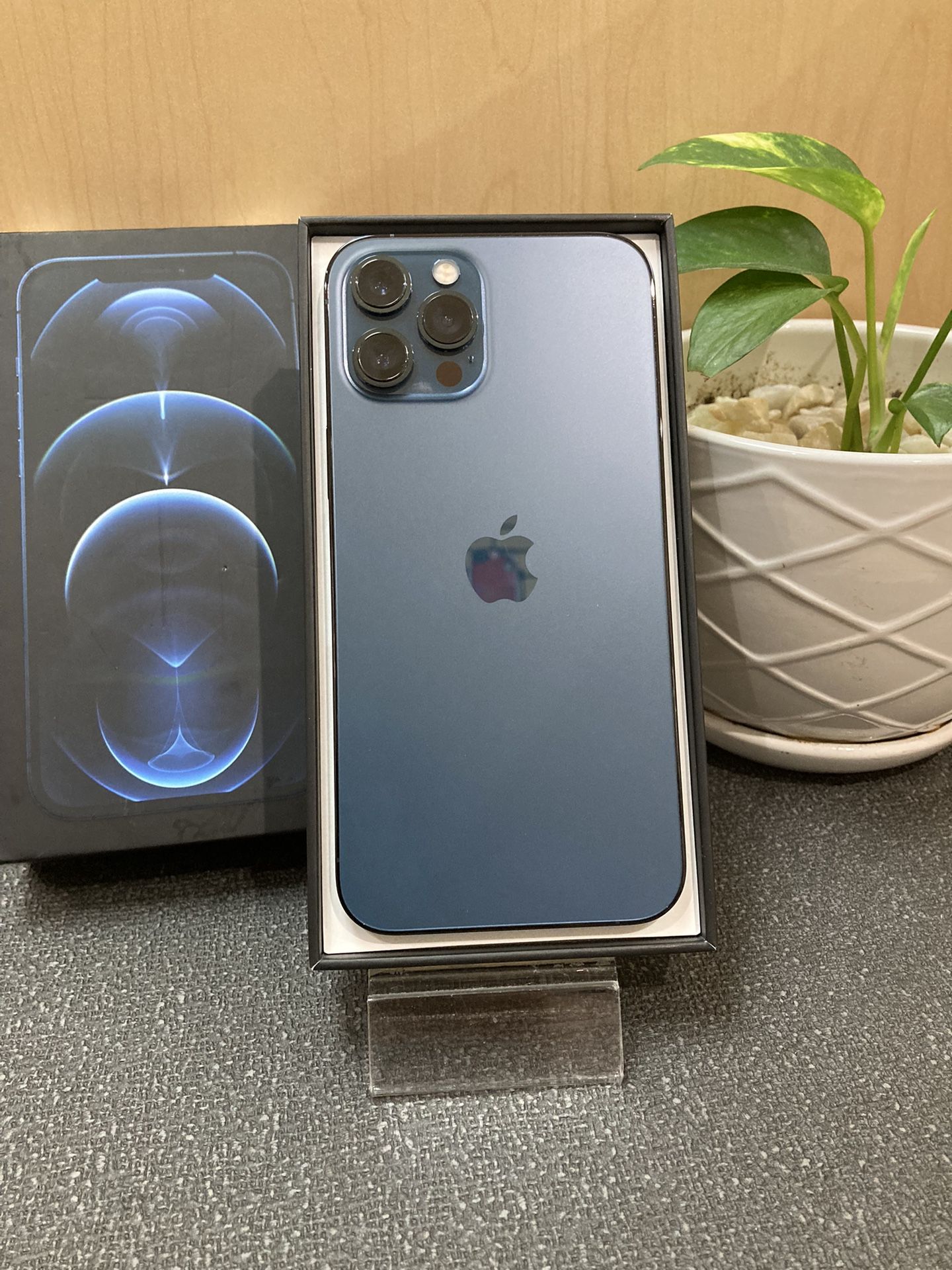 Apple iPhone 12 Pro Max Blue 256Gb Unlocked For Any Carrier/iPhone 12 Pro Max Azul 256Gb Liberado Para Cualquier Compañía