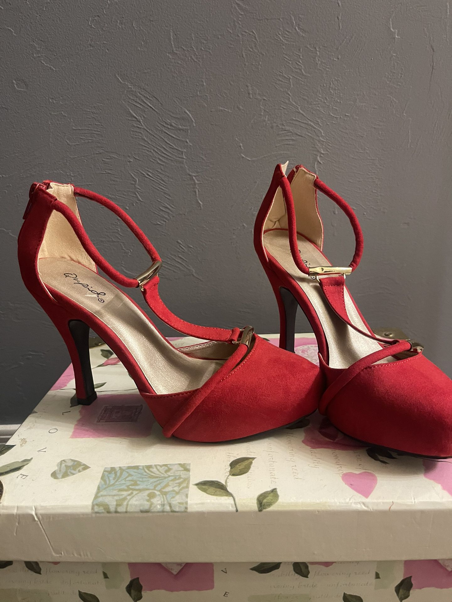 Red Heels Size 6 