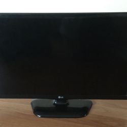 LG 24” flatscreen tv with remote