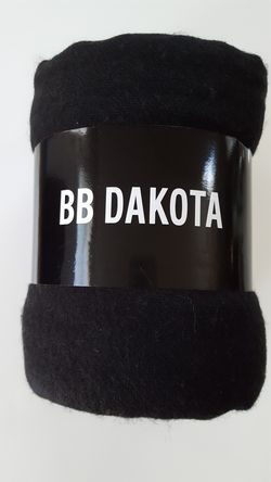 NEW- BB Dakota Poncho in Black