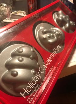 Crate and Barrel Holiday Cakelette Pans