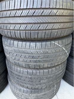 225 60 17 vendo un set de llantas usadas en excelente condición Marca Michelin