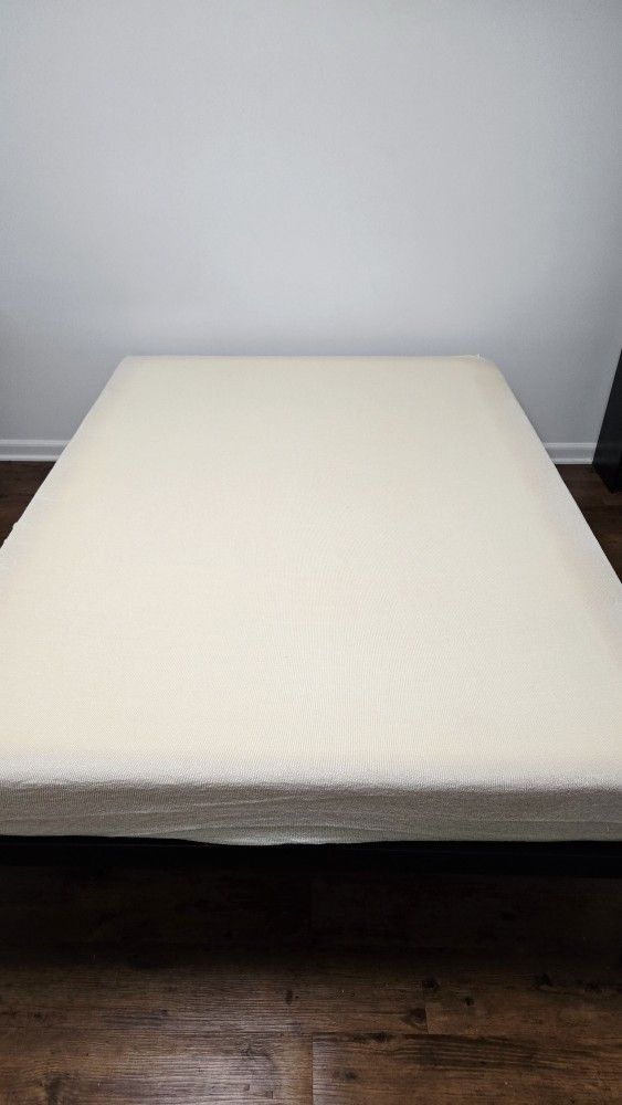 Memory Foam Queen Size Mattress 6 Inch Thick Must Go!!