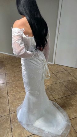 Off Shoulder Lace Mermaid Wedding Dress - Size 4
