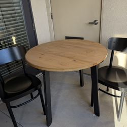 Small Table With Chairs 