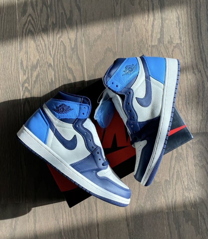 Nike Air Jordan 1 Retro High Obsidian UNC 555088-140 Size 8.5