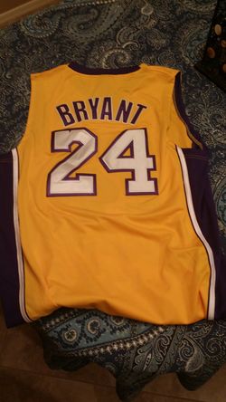 Kobe lakers stitched jersey new yellow