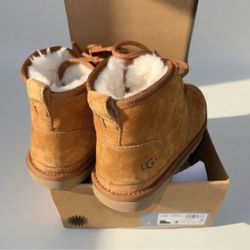 UGG Neumel size4 fits women’s 6.5 worn for a while excellent condition