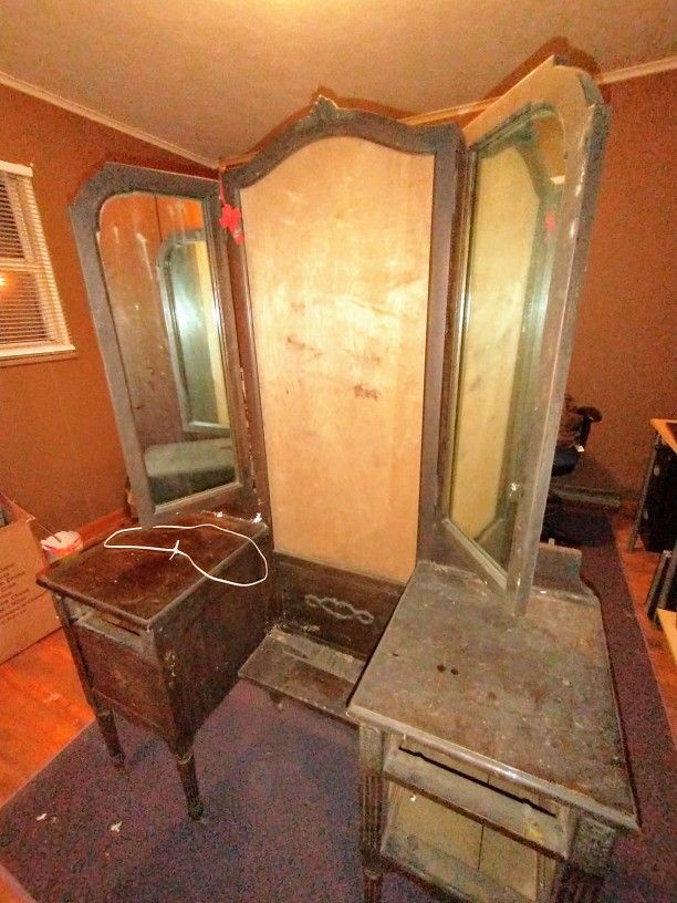 Antique Late 18-early 1900 Trifold Mirror Vanity