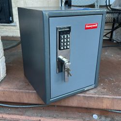 Honeywell Safe Almost Brand New