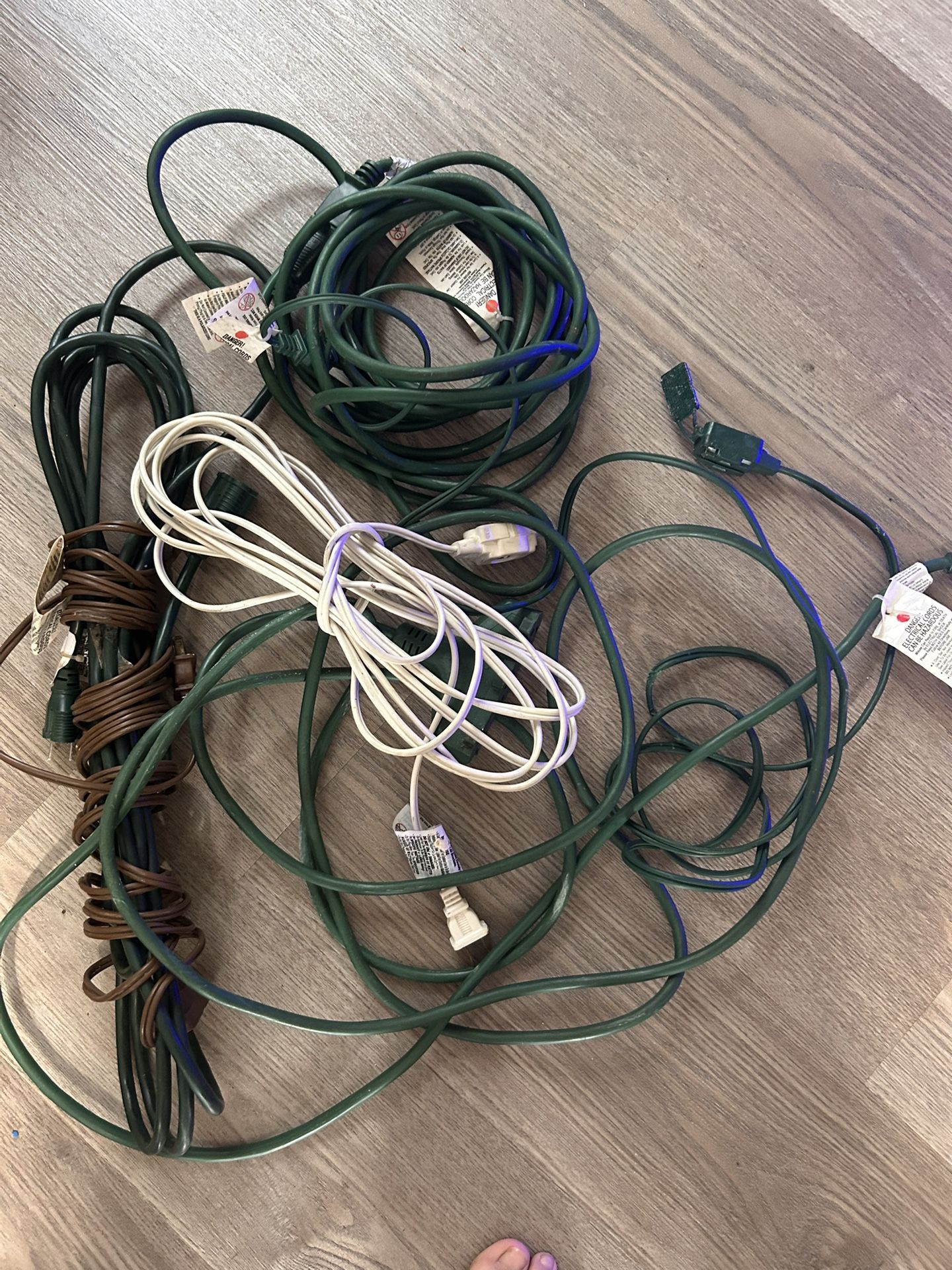 6 extension cords & outlet