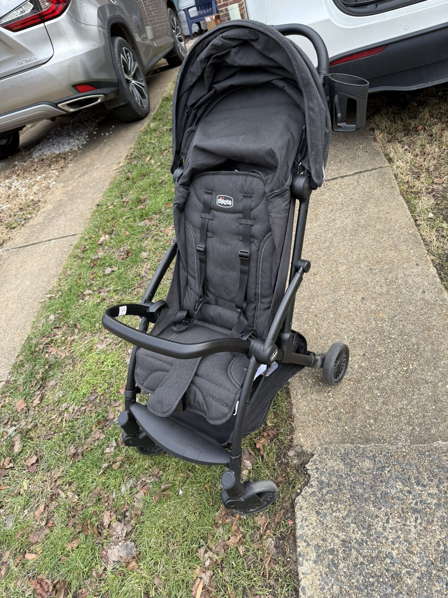 Chicco Presto Self-Folding, Compact Stroller with Canopy, Lightweight Aluminum Frame Umbrella Stroller, for Babies and Toddlers up to 50 lbs. | Graphi