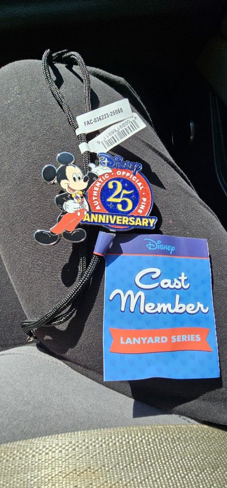 2025 Disney Cast Member Lanyard New Exclusive To ONLY Cast Members