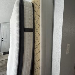 Queen mattress And boxpring Set