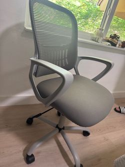 Complete Home Office Set – Electric Standing Desk + Chair – Like New