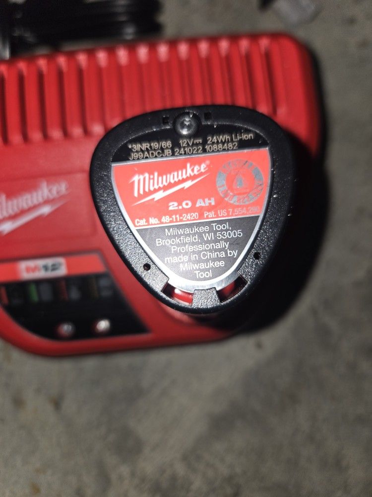 Milwaukee M12 Charger And 2.0ah Battery 
