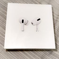 AirPods Pro (Wireless Charging Case)