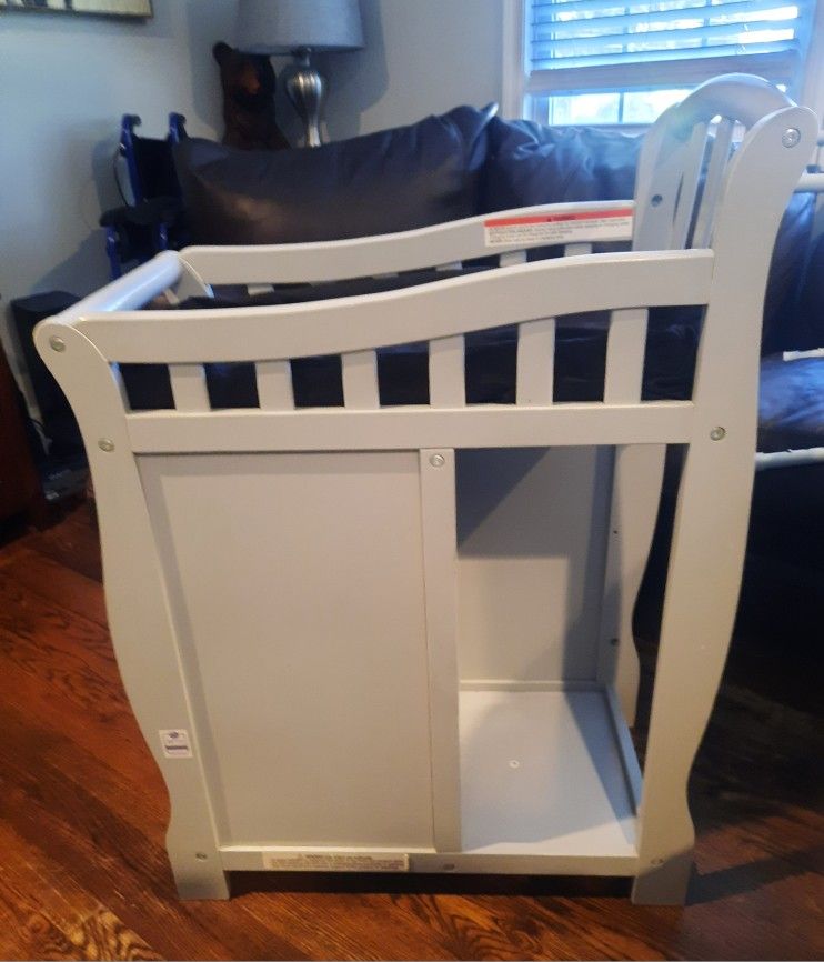 Baby changing table with 3 draws $45